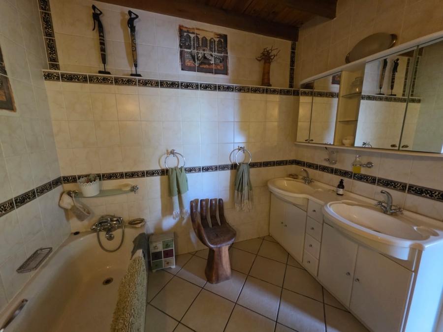 4 Bedroom Property for Sale in Lindequesdrif North West